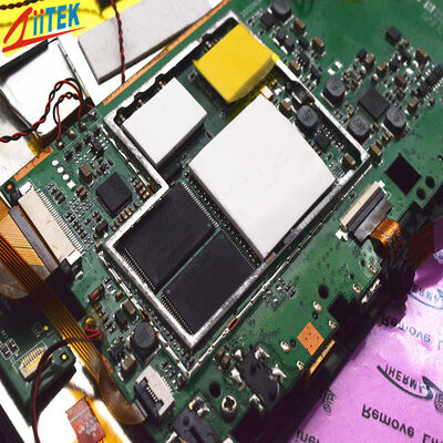 Coussinets de remplissage d'espace thermique, matériau en silicone à faible volatilité pour une conductivité thermique améliorée dans les composants électroniques et les dispositifs optiques
